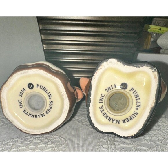 Thanksgiving Salt and Pepper Pilgrim Shakers Publix 2014 - Picture 4 of 5